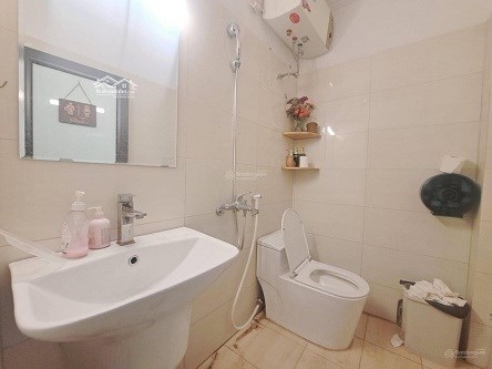 Cho thuê nguyên căn nhà 5 tầng - 79m2 phố Ông Ích Khiêm, quận Ba đình, Hà Nội.