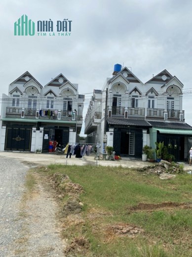 Bán gấp 32m2 nhà 1 trệt 1 lầu Mỹ Hạnh Bắc, Long An, giá công khai 650tr