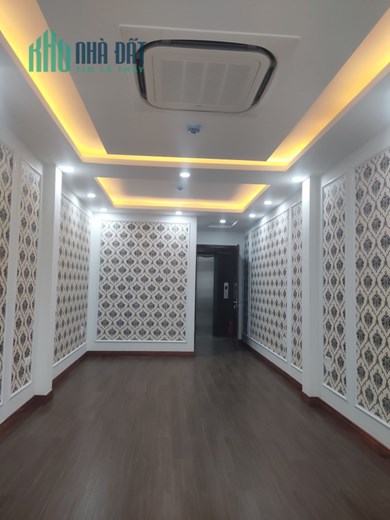 Bán nhà ngõ 381 Nguyễn Khang, Thành Thái dt 40 m2 x 6 t thang máy ô tô qua cửa 7,8 tỷ