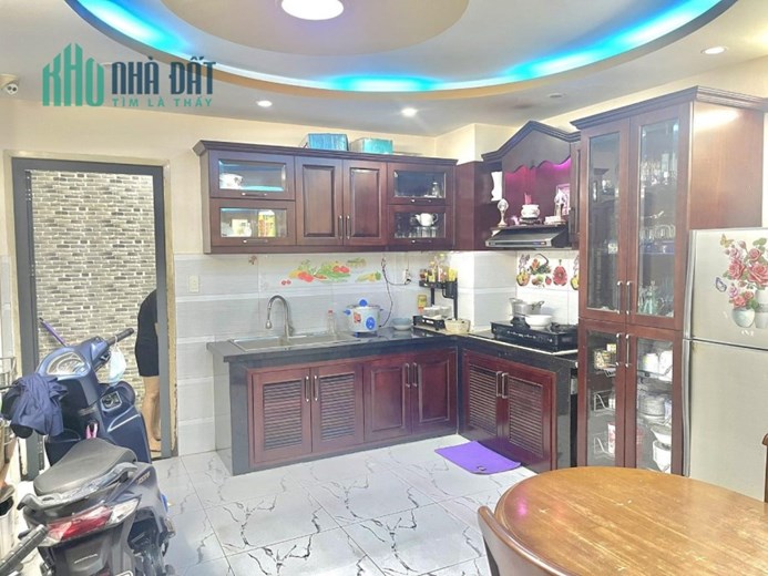 Bán gấp nhà Ni Sư Huỳnh Liên, Tân Bình