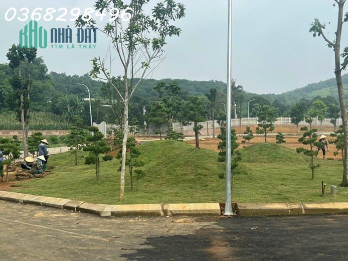 đất nghỉ dưỡng khu đô thị Eco Vllage Hòa Lạc
diện tích 10x20m2
giá hơn 11tr/m2