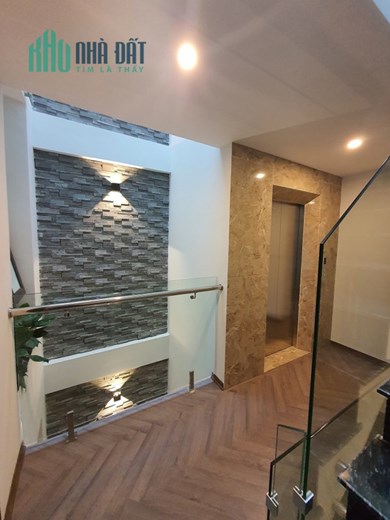 Bán ngôi nhà 46m2 phố Nghi Tàm, Tây Hồ Gara Ô tô XỊN 8 phòng Thang máy 8.1 Tỷ