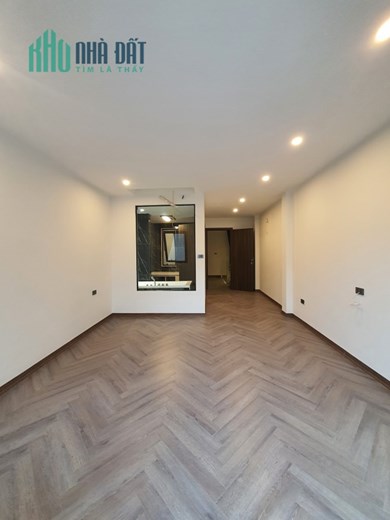 Bán căn nhà 48m2 phố Nghi Tàm, Tây Hồ Gara 2 Ô tô 7 chỗ 8 phòng Thang máy XỊN 8.1 Tỷ