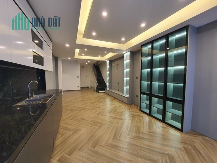 Bán nhà 49m2 phố Nghi Tàm, Tây Hồ Gara Ô tô XỊN 8 ngủ Thang máy Nhập khẩu 8.5 Tỷ