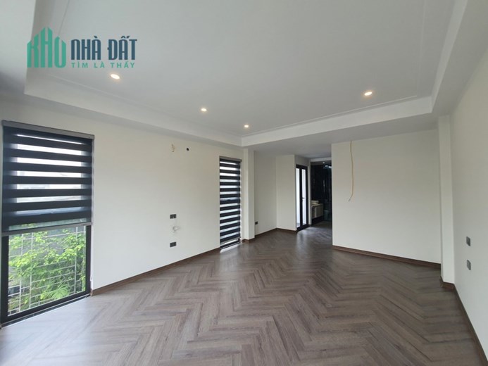 Bán căn nhà 49m2 phố Nghi Tàm, Tây Hồ Gara Ô tô XỊN 8 phòng Thang máy Nhập khẩu 8.3 Tỷ