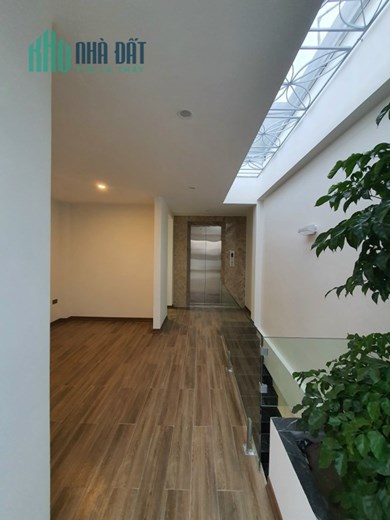 Bán căn nhà 49m2 phố Nghi Tàm, Tây Hồ Gara Ô tô 7 chỗ 8 phòng ngủ Thang máy Nhập khẩu 8.3 Tỷ