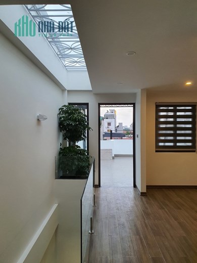 Bán nhà 49m2 phố Nghi Tàm, Tây Hồ Gara 2 Ô tô 7 chỗ 8 phòng ngủ Thang máy 8.2 Tỷ