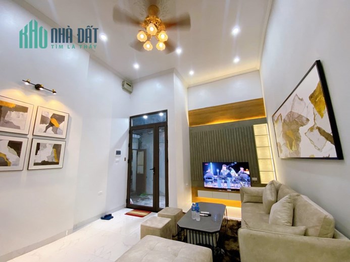 BÁN NHÀ NGÕ PHỐ TÔN ĐỨC THẮNG ĐỐNG ĐA HN. NHÀ MỚI CỰC ĐẸP , FULL NỘI THẤT. GIÁ 3.8 TỶ