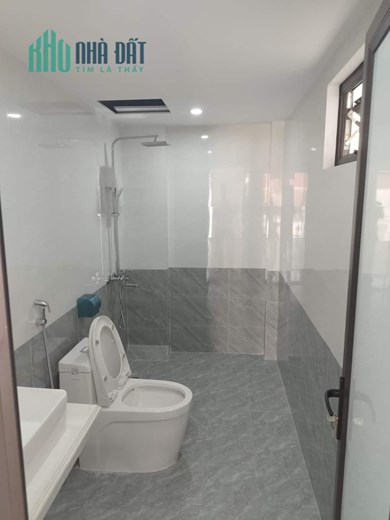 CỰC HIẾM!!!BÁN NHÀ NGUYỄN TRÃI THANH XUÂN,GẦN NGAY ROYAL NHỈNH 3 TỶ 5 TẦNG 32 M2
