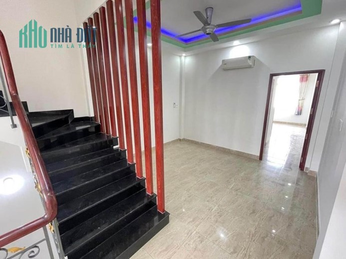 BÁN NHÀ MẶT TIỀN NGANG 5m 5 TẦNG KỀ LÂM VĂN BỀN - TRUNG TÂM QUẬN 7