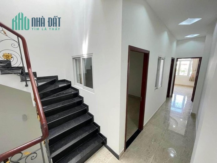 BÁN NHÀ MẶT TIỀN NGANG 5m 5 TẦNG KỀ LÂM VĂN BỀN - TRUNG TÂM QUẬN 7