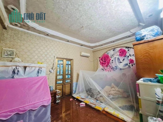 Ô TÔ - KINH DOANH  - lÔ GÓC - VÀO Ở LUÔN ĐẠI LA - HAI BÀ TRƯNG.