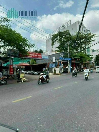 Bán lô đất Ba mặt tiền đường Nguyễn Xí, phường 13, Quận Bình Thạnh 300tỷ