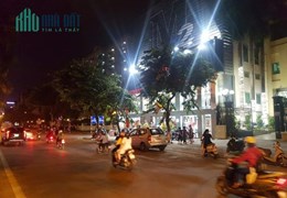 Cho thuê mặt phố Kim Đồng lô góc, vỉa hè 80m 3 tầng, mt 18m 50tr