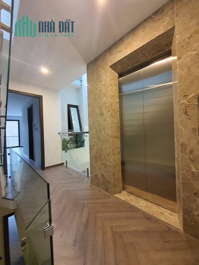 Bán căn nhà 45m2 phố Nghi Tàm, Tây Hồ Gara 2 Ô tô 7 chỗ 8 tầng Thang máy XỊN 8.5 Tỷ