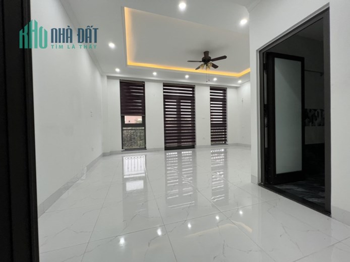Cho thuê nhà mặt phố KĐT Garden City Thạch Bàn- 120m2 * 4 tầng đối diện trường TTPH Thạch Bàn kinh