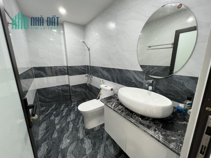 Cho thuê nhà mặt phố KĐT Garden City Thạch Bàn- 120m2 * 4 tầng đối diện trường TTPH Thạch Bàn kinh