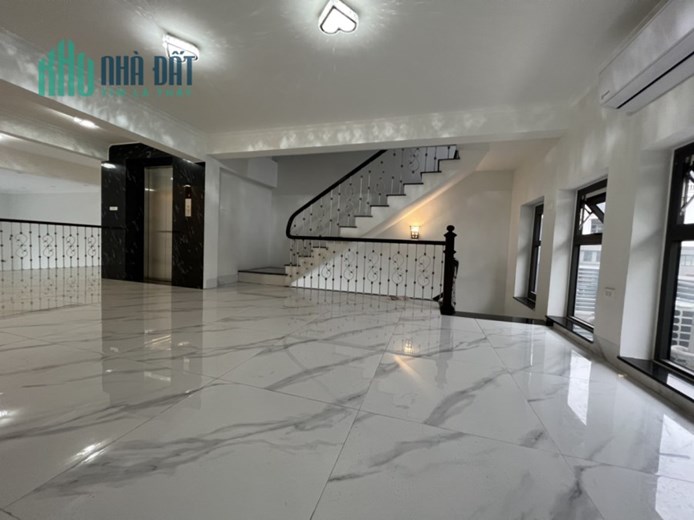 Cho thuê nhà mặt phố KĐT Garden City Thạch Bàn- 120m2 * 4 tầng đối diện trường TTPH Thạch Bàn kinh