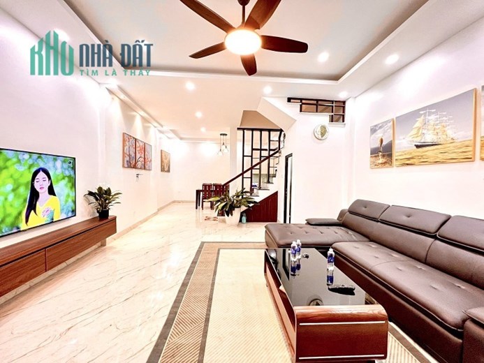 Hạ GIÁ! Bán GẤP Nhà Phố Ngô Gia Tự, Việt Hưng, ngõ ô tô, 45m2 x4T, MT 4m, giá hơn 5 tỷ