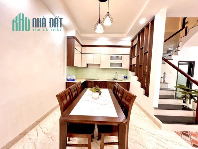 Hạ GIÁ! Bán GẤP Nhà Phố Ngô Gia Tự, Việt Hưng, ngõ ô tô, 45m2 x4T, MT 4m, giá hơn 5 tỷ