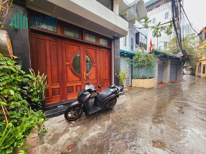 NHÀ PHỐ NGỌC LẦM, DT 48M, 5T, 6 TỶ “Ô TÔ ĐỖ CỬA, NHÀ MỚI, NỘI THẤT SANG TRỌNG”