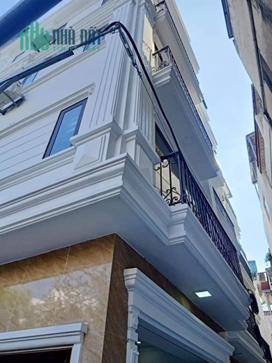 BÁN NHÀ PHỐ NGỌC LÂM 40M 5TẦNG MẶT TIỀN 4.6M  GIÁ 5 TỶ,LÔ GÓC GẦN PHỐ,Ô TÔ ĐỖ CỬA, .