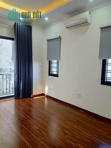 BÁN NHÀ PHỐ NGỌC LÂM 40M 5TẦNG MẶT TIỀN 4.6M  GIÁ 5 TỶ,LÔ GÓC GẦN PHỐ,Ô TÔ ĐỖ CỬA, .