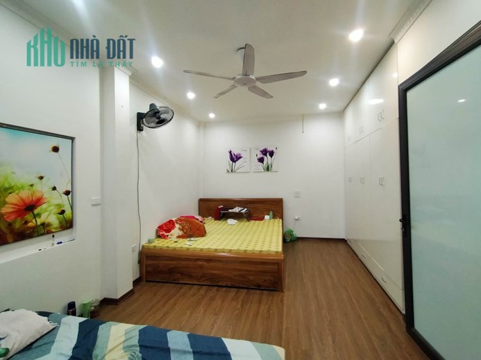 NHÀ ĐẸP TẶNG FULL NỘI THẤT VỊ TRÍ TRUNG TÂM NGÕ NÔNG GẦN Ô TÔ AN SINH TỐT