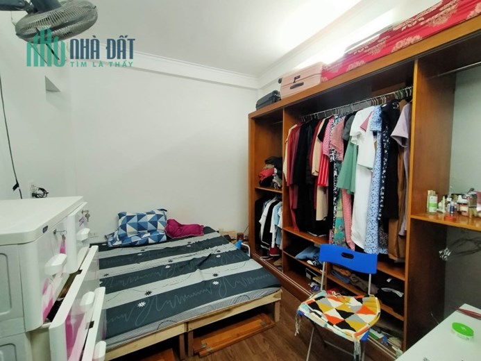 NHÀ ĐẸP TẶNG FULL NỘI THẤT VỊ TRÍ TRUNG TÂM NGÕ NÔNG GẦN Ô TÔ AN SINH TỐT