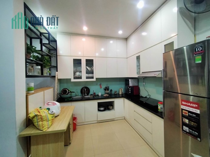NHÀ ĐẸP TẶNG FULL NỘI THẤT VỊ TRÍ TRUNG TÂM NGÕ NÔNG GẦN Ô TÔ AN SINH TỐT