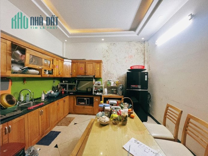 Bán Nhà đẹp Trung Kính-Cầu Giấy 42mx5 tầng-6PN khép kín-gần ô tô-chủ tặng đồ.nhà đẹp- gần phố