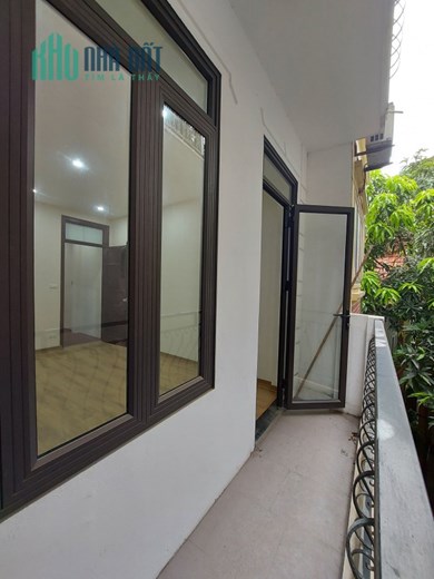 Bán nhà Minh Khai, trước nhà 3m, có tới 5pn, DT42m2, giá 4 tỷ.
