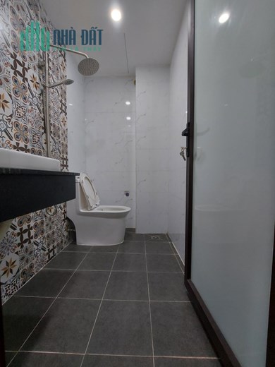 Bán nhà Minh Khai, trước nhà 3m, có tới 5pn, DT42m2, giá 4 tỷ.