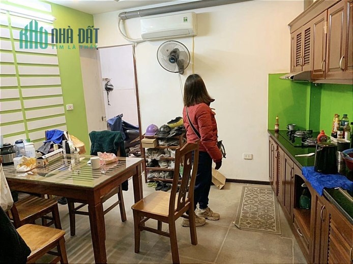 Bán nhà gần Tạ Quang Bửu, 5m ô tô, ba bước ra phố, DT32m2, giá 3.2 tỷ.