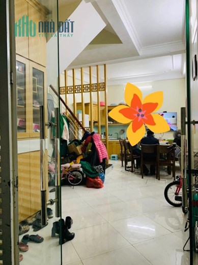 Bán nhà cạnh phố Vọng, Ô tô cách nhà 10m, DT37m2, giá 3.7 tỷ.