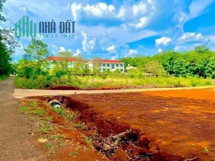 BÁN LỖ 3 lô đất thổ cư 676m2 ngay trung tâm thị xã, sát QUỐC LỘ 13. Giá 140TR