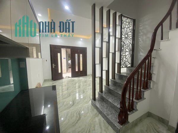 Bán nhà dương quảng hàm - caaug giấy -  6 tầng long lanh - nội thất xị xò .
Ngõ rộng xe ba gác vào