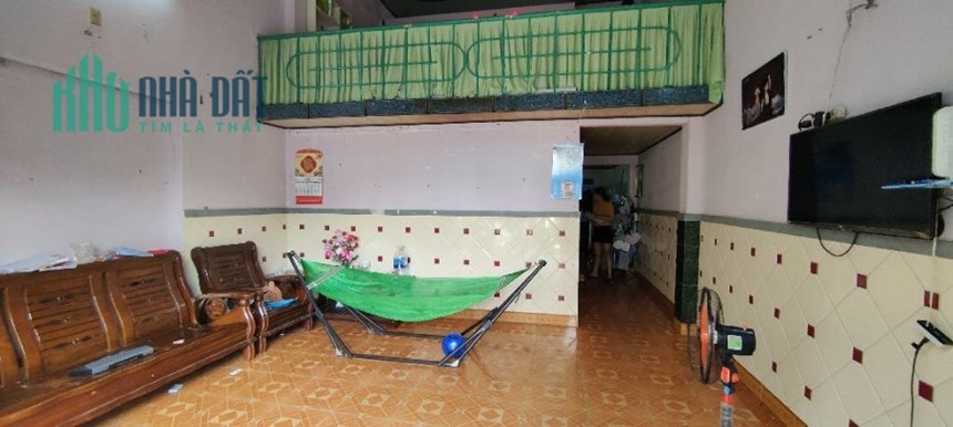 Cần bán gấp đất MT Huy Cận, Hải Châu, Đà Nẵng tặng nhà gác lững . Vị trí gần các trường đại học nổi