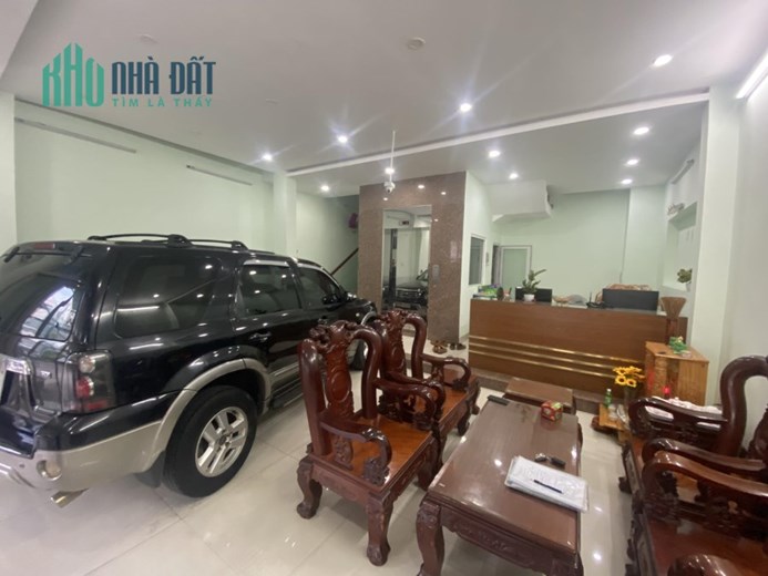 Bán gấp nhà 4 tầng MT Đinh Tiên Hoàng, Hải Châu, Đà Nẵng, khu vực sầm uất, nhà có thang máy