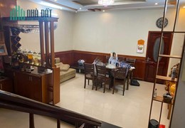 Bán nhà mặt phố Nguyễn Hữu Thọ. Dt 170m ngang 11m. Giá 31.5 tỷ.