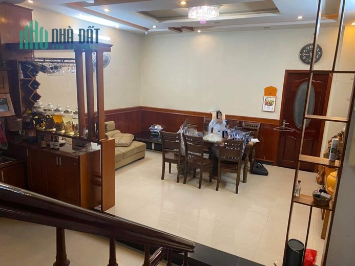 Bán nhà mặt phố Nguyễn Hữu Thọ. Dt 170m ngang 11m. Giá 31.5 tỷ.
