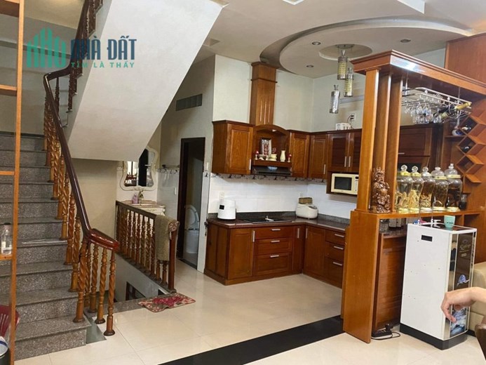 Bán nhà mặt phố Nguyễn Hữu Thọ. Dt 170m ngang 11m. Giá 31.5 tỷ.