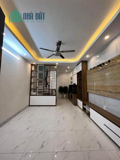 Bán nhà phố Trương Định, 33m x 5 tầng, chủ mua nhà to hơn nên bán , 3 tỷ 300