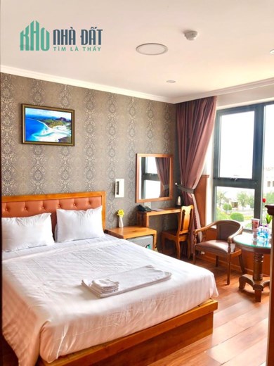 Xuất Ngoại bán Khách Sạn mặt tiền Trần Phú, 10x20 210m2 đang Kinh Doanh, Bãi Tắm Biển, Chợ Đêm 500m