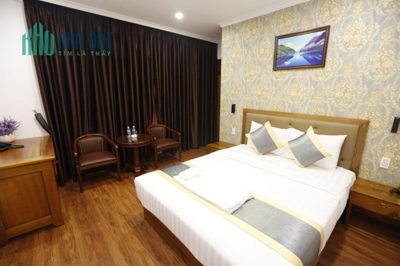 Xuất Ngoại bán Khách Sạn mặt tiền Trần Phú, 10x20 210m2 đang Kinh Doanh, Bãi Tắm Biển, Chợ Đêm 500m