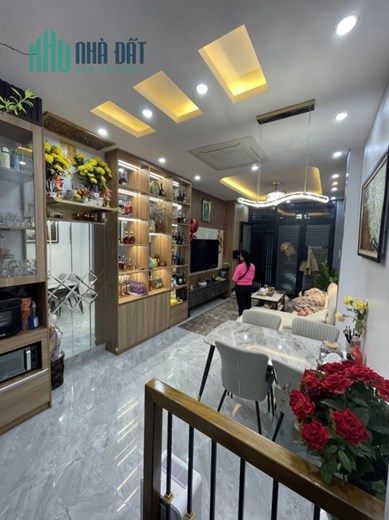 Cô Thu giáo Viên C3, bán nhà Vĩnh Hưng, ĐẸP KINH KHỦNG, gần ô tô, 33m2 x 5T giá 2.8tỷ