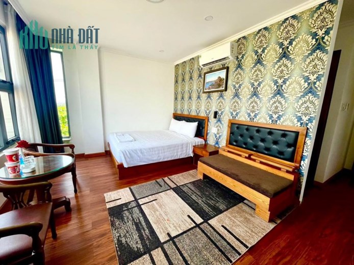 Xuất Ngoại bán Khách Sạn mặt tiền Trần Phú, 10x20 210m2 đang Kinh Doanh, Bãi Tắm Biển, Chợ Đêm 500m