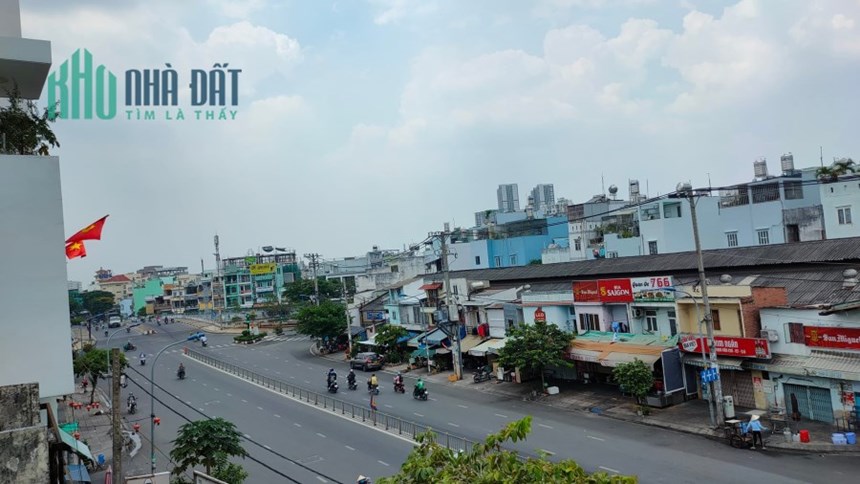 MẶT TIỀN KHỦNG PHẠM VĂN CHÍ- KINH DOANH SẦM UẤT- CÁCH CẦU PHẠM VĂN CHÍ 200M- ĐỨNG TRÊN LẦU NHÌN