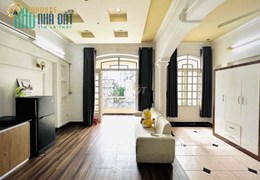 Một chiếc phòng BALCON LỚN FULL NỘI THẤT xinh xắn tại Ngã 4 Phú Nhuận