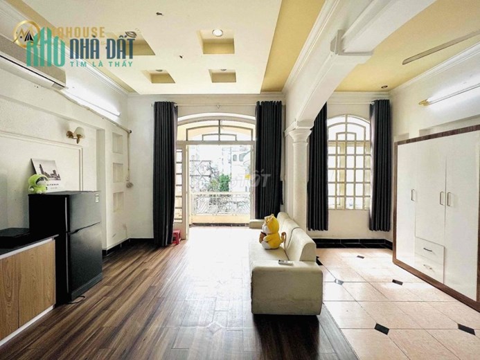 Một chiếc phòng BALCON LỚN FULL NỘI THẤT xinh xắn tại Ngã 4 Phú Nhuận